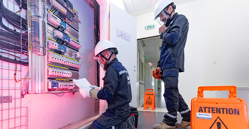 Barillec Sitel réalise des installations électriques conformes aux normes les plus strictes.